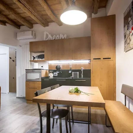 Ca' De Comm - Business Studio By Holiday Solutions * Como